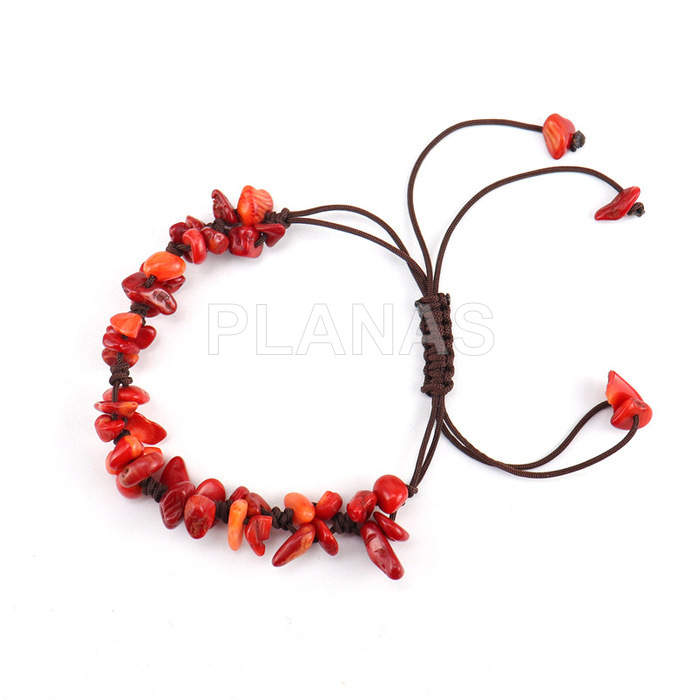 Bracelet with sliding knot and coral. 