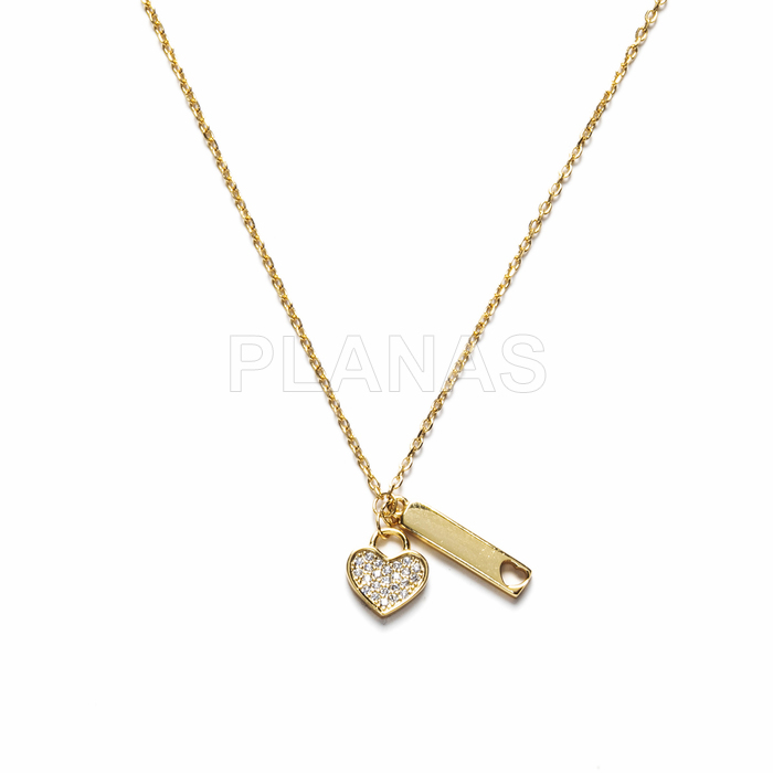 Collar en Plata de ley y baño oro con circonitas. CORAZÓN Y PLACA.