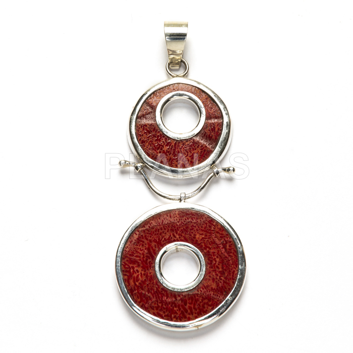 Pendant in sterling silver and coral.