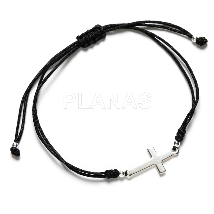 Black macramé bracelet in sterling silver. cross. 