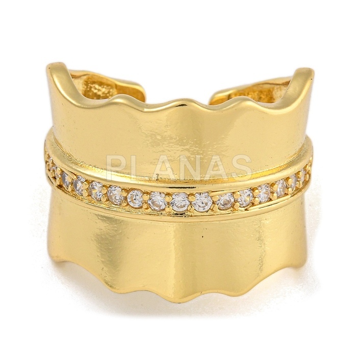 Anel em latão e banhado a ouro com zircônias brancas. 