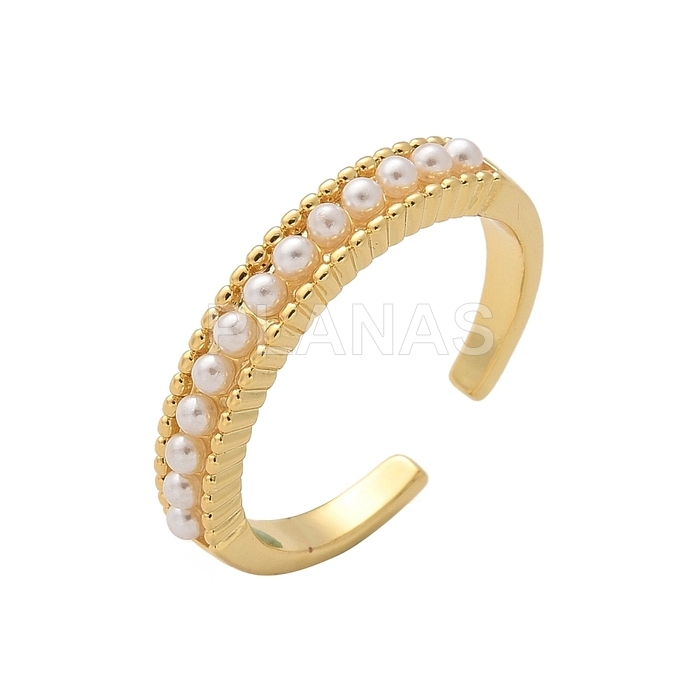 Anillo en Latón y Baño Oro con Perlitas. 
