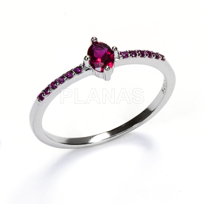 Anillo en Plata de ley Rodiada y Circonitas Rubí.  