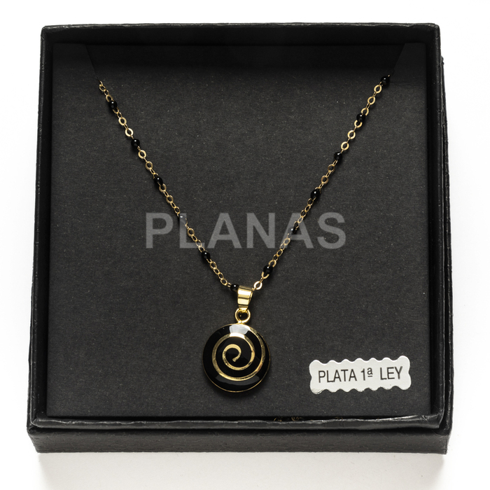 Colar em prata de lei e banhado a ouro com esmalte preto. espiral.