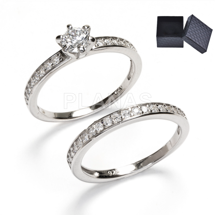 Anéis em prata de lei com banho de ródio e zircônia cúbica.  