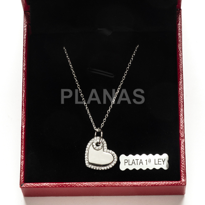 Colar em prata de lei com banho de ródio e zircônia cúbica. formato de coração.