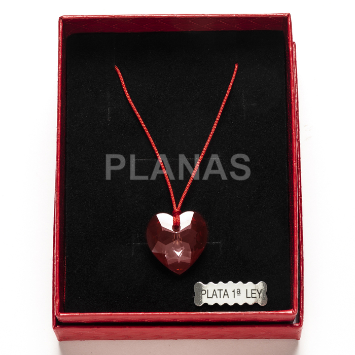 Colar em prata de lei com detalhe em cristal swarovski. formato de coração.