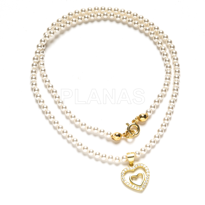 Colar em prata de lei e banhado a ouro com zircônias cúbicas de 3mm de alta qualidade e pérolas. formato de coração.