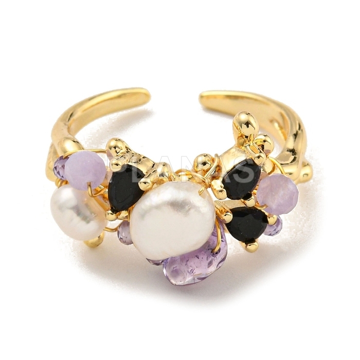 Anel de latão com banho de ouro 14k, ametista e pérolas.