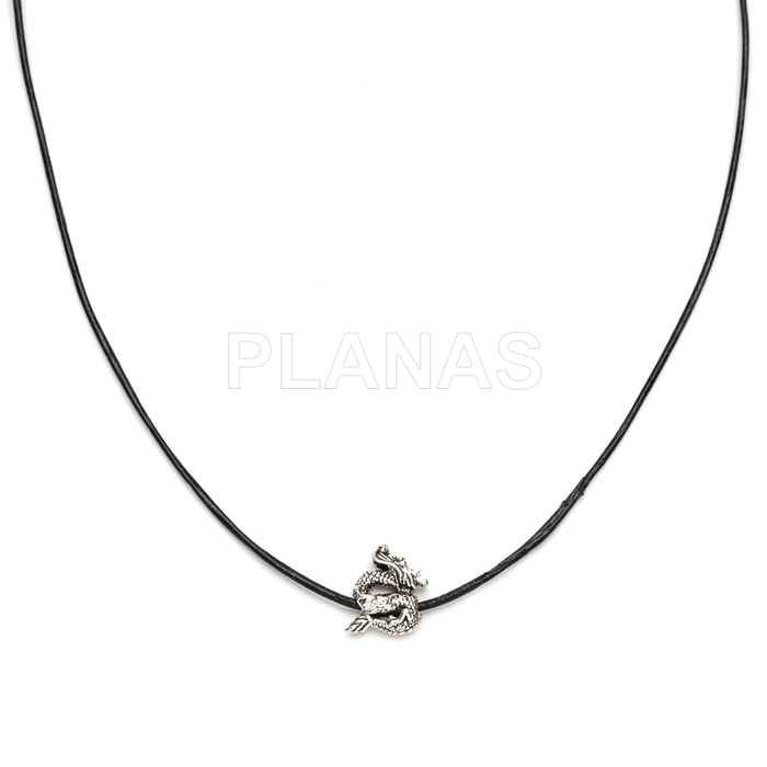 Cordão preto com acabamento em prata de lei. dragão de são jorge.