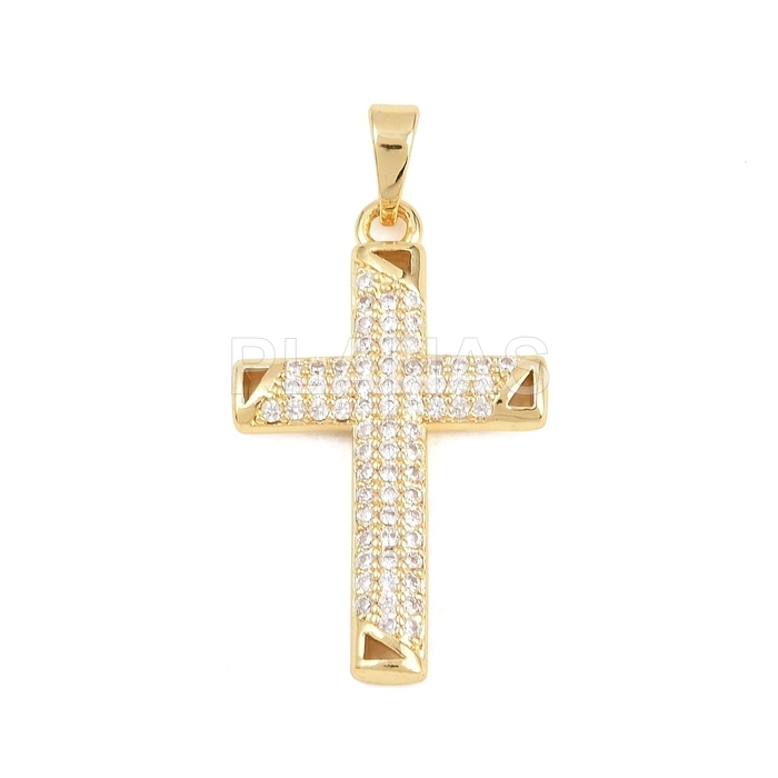 Colgante en latón y circonitas Blancas. CRUZ. 