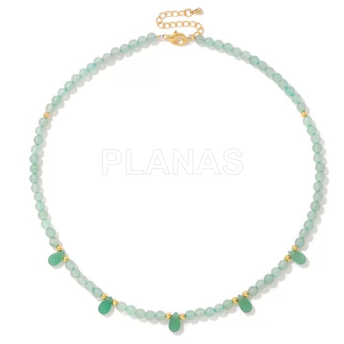 Colar em aventurina e contas douradas.
