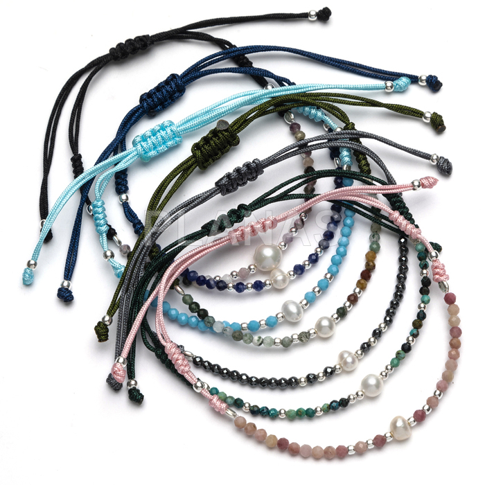 Pulsera macramé en Plata de ley con minerales naturales y perla cultivada de 6mm. 
