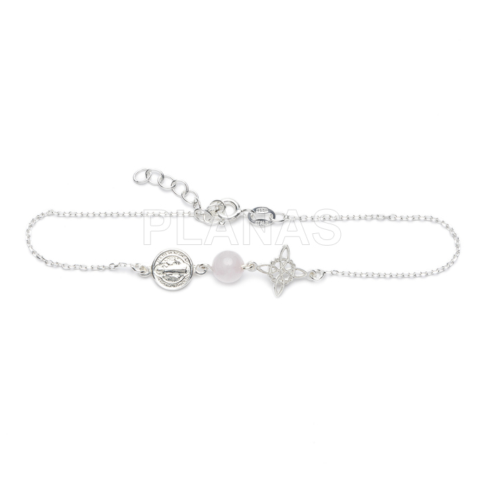 Pulseira em prata de lei com medalha de são bento, nó de bruxa e quartzo rosa. tripla proteção.