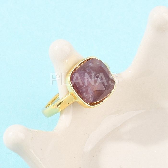 Anillo en Latón y Baño Oro con Amatista.  