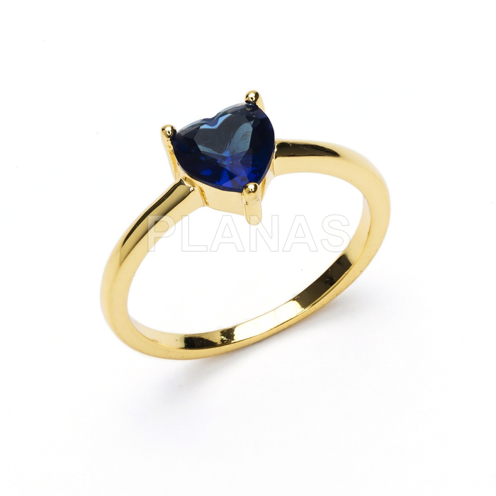 Anillo en Latón de alta calidad y Baño Oro con circonita Saphire. CORAZÓN.