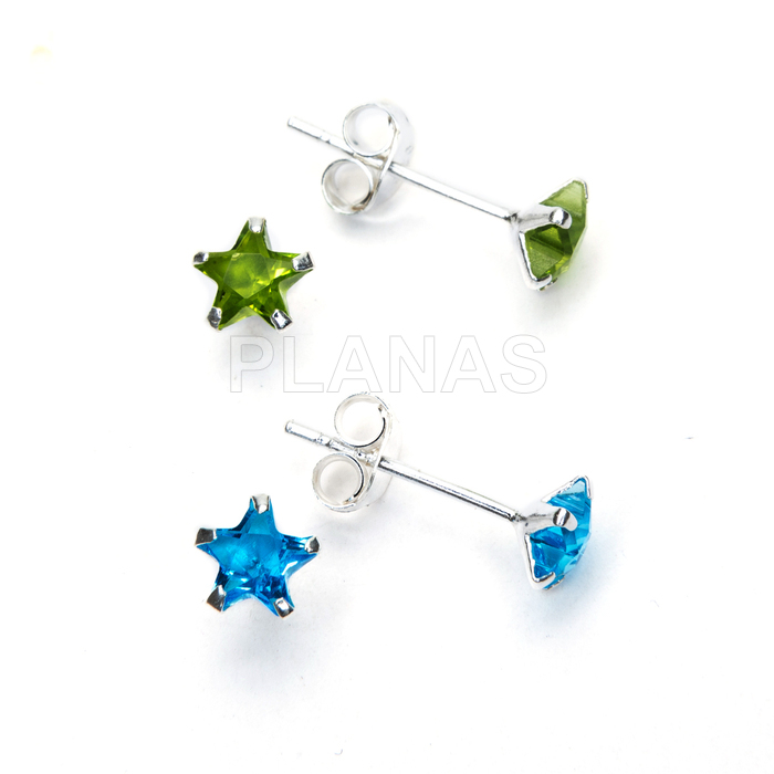 Brincos em prata de lei com zircônia cúbica em formato de estrela de 5mm.