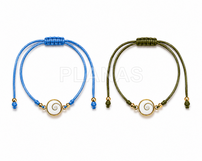Pulseira de macramê em prata de lei com banho de ouro e desenho de shiva.  