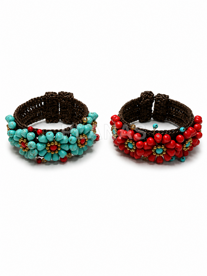 Pulseira de crochê feita à mão.