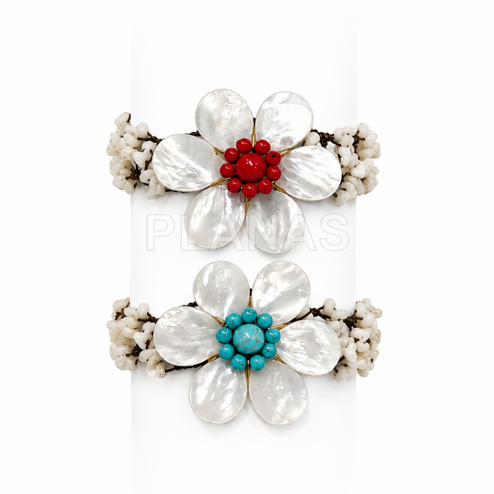 Pulsera de ganchillo y Nacar hecha a mano.