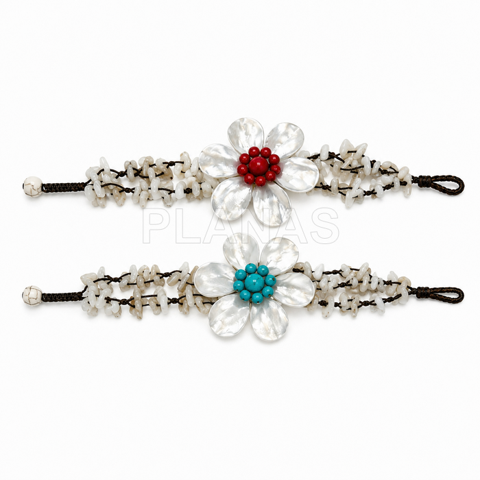 Pulsera de ganchillo y Nacar hecha a mano.