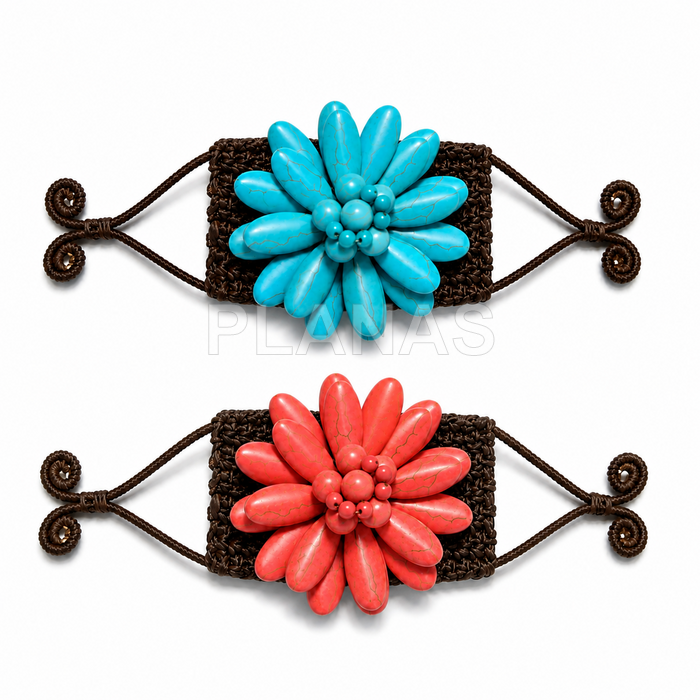 Pulsera rigida de ganchillo hecha a mano.