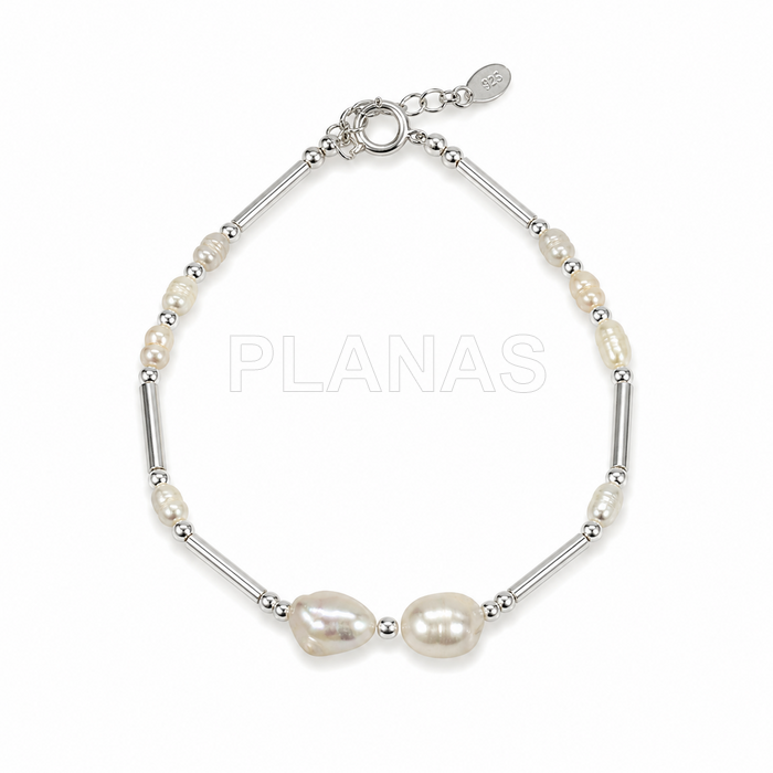Pulseira em prata de lei e pérolas cultivadas.