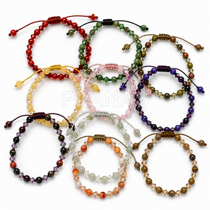 Pulseira de macramê com cristais austríacos e componentes minerais. 