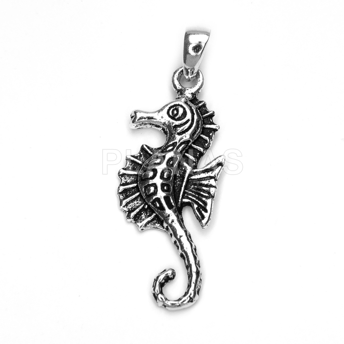 Pingente em prata de lei. cavalo-marinho.