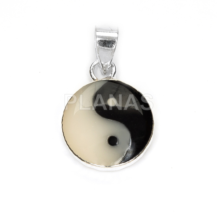 Pingente em prata de lei e esmalte. yin yang.