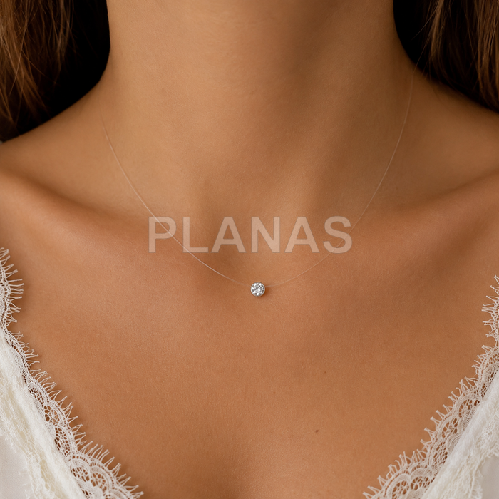 Colar invisível com zircônias cúbicas de 5mm e acabamento em prata de lei com banho de ródio.