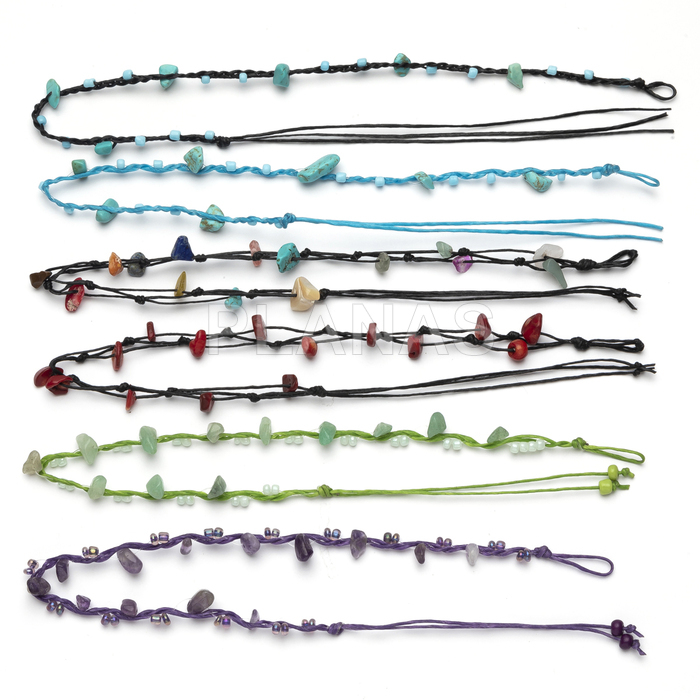 Pulseiras ou tornozeleiras com fio encerado resistente à água e lascas. 