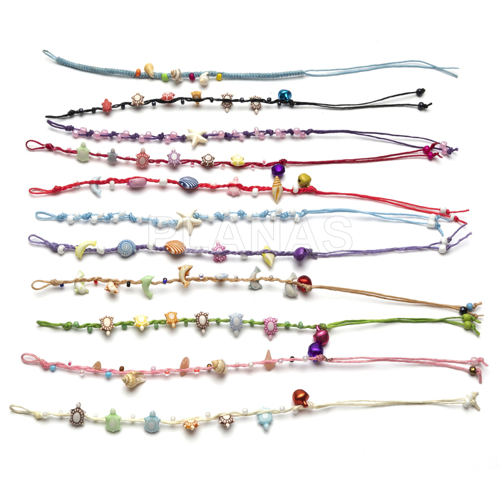 Pulsera infantil con hilo encerado resistente al agua. 