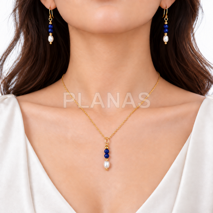 Conjunto de colar e brincos em prata de lei com banho de ouro, pérola cultivada e lápis-lazúli.  